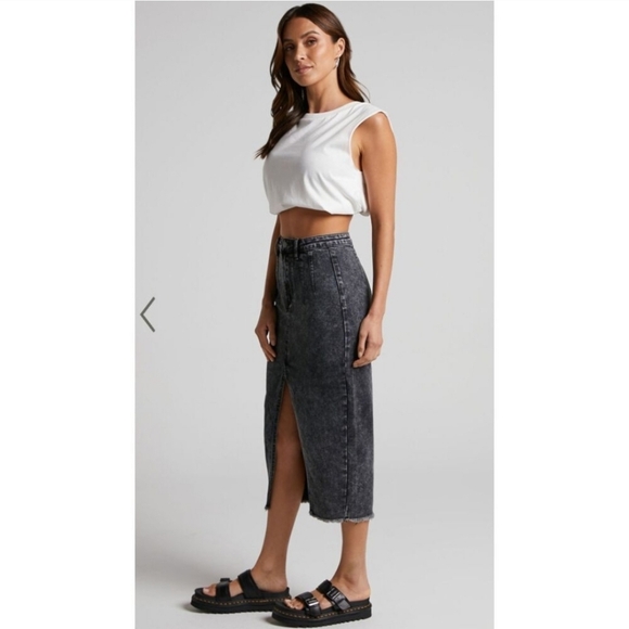 SHOWPO. Janefe Black Acid Wash Split Front Denim Midi Skirt - Size 4 - Picture 2 of 7